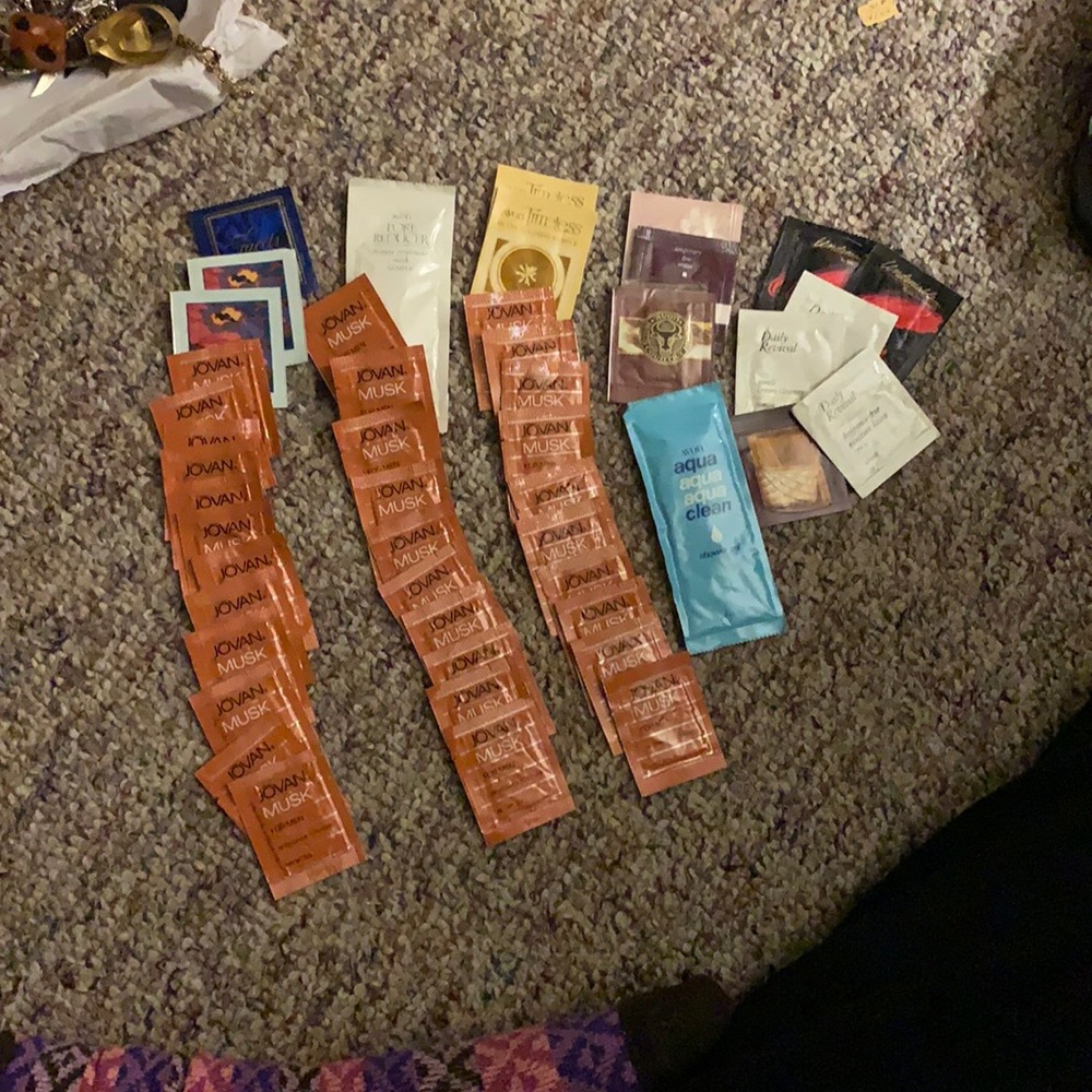 Vintage lot Jovan musk sample packs and others